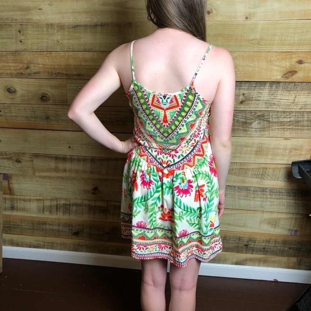 Lovemarks, colorful dress - Picture 5 of 10